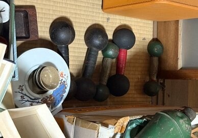 実家の片付けで気付いた「たまりやすい不要品」。大量の植木鉢や健康グッズにあ然