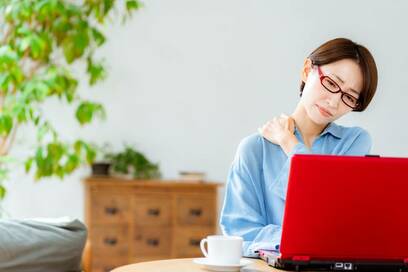 ひどい肩こりに「プラセンタ注射」という選択肢。効果と料金、注意点は？