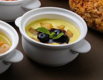 軽井沢の絶品・白いカレー。フルーティさがクセになる