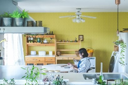 50代を前に「築50年団地」に住み替え自由なひとり暮らし。きっかけは80代母の存在