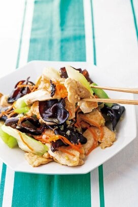 鶏胸肉とセロリの香味炒め。下味効果でお肉しっとり