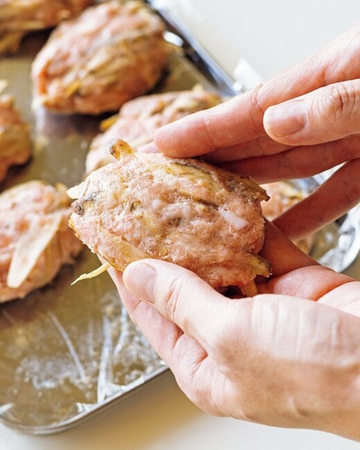 肉だねにささがきごぼう入れる