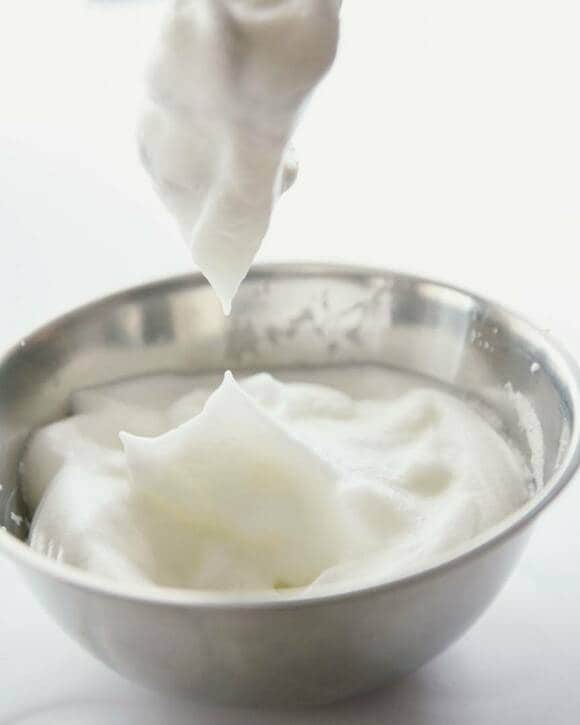 ボウルにメレンゲ