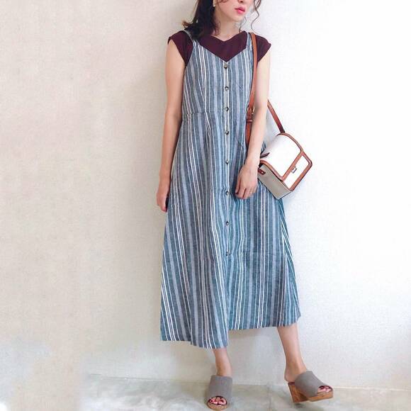 シンプルなリブTに合わせてワンピースを主役にしたコーデ