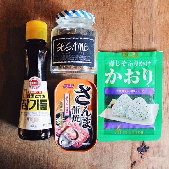 ゴマ油、白ごま、青ジソのふりかけ