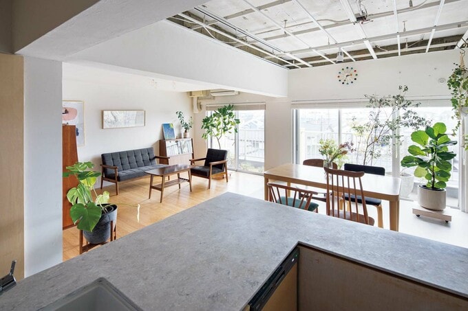 床材でゾーニングしたLDK