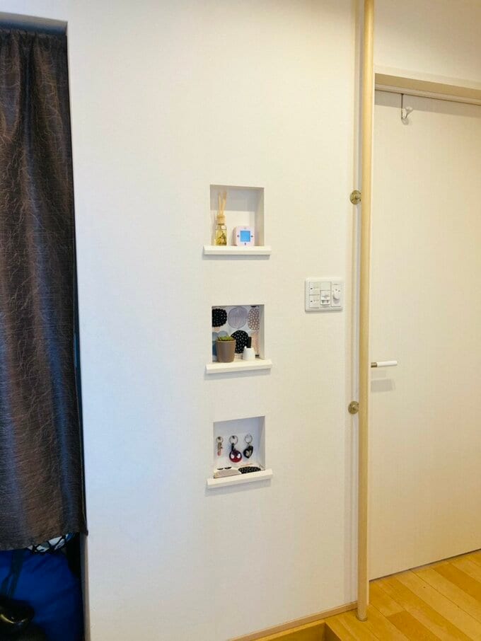 玄関のニッチを利用した収納