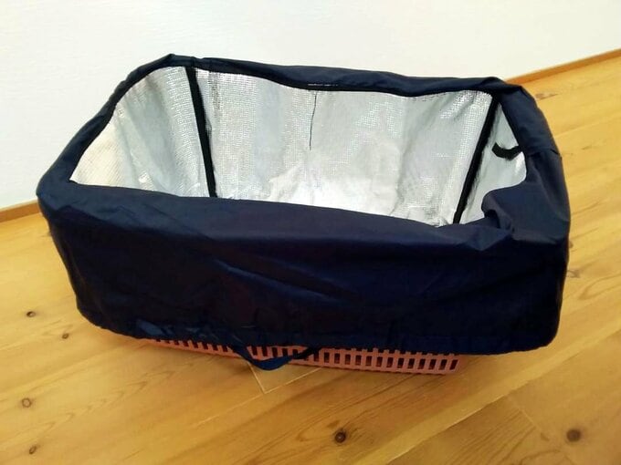 アルミシートがはってある