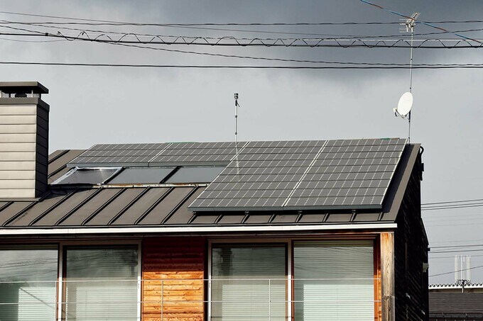 屋根の上の創エネ装置