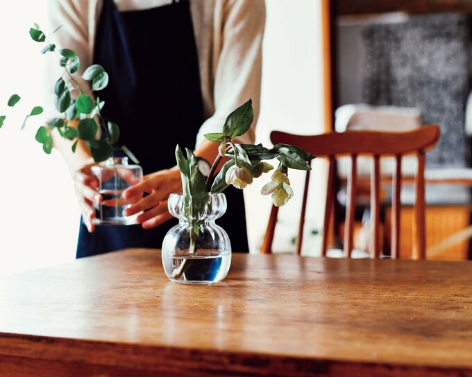 ダイニングテーブルにグリーン