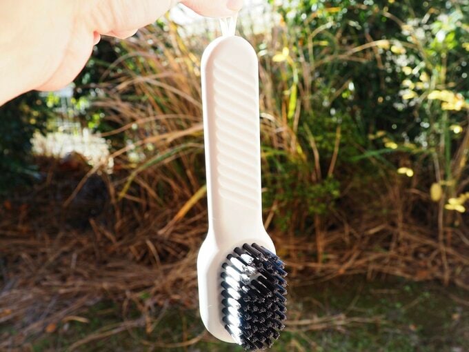 ブラシは吊るして収納する