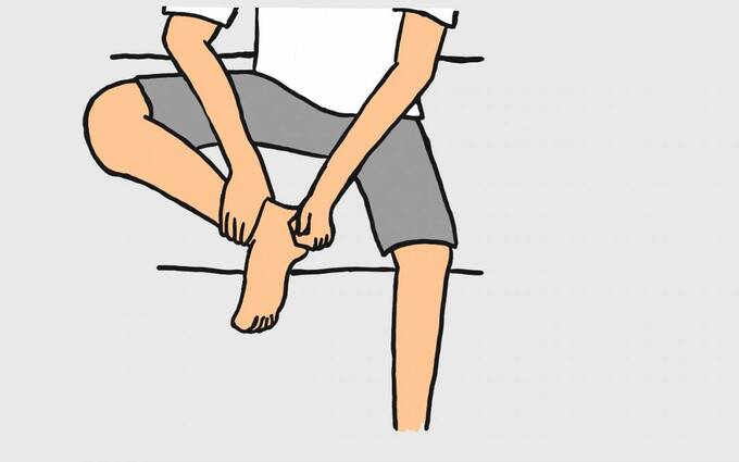 「失眠」のツボをたたいているイラスト