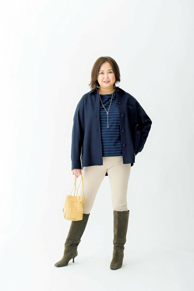 ロングブーツにパンツ女性