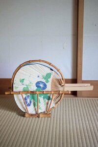 竹製のうちわ