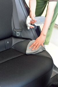 車の座席にスプレー
