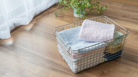  スッキリ暮らしのために「床置き」する習慣を手放す。掃除もラクになり心地いい空間に