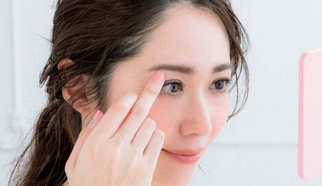 第一印象抜群！ベージュメイクは「ワイパー塗り」がコツ