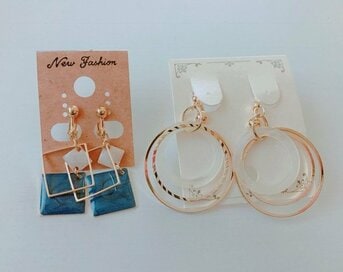 300円ショップの揺れるイヤリングで年齢肌をさりげなくカバー