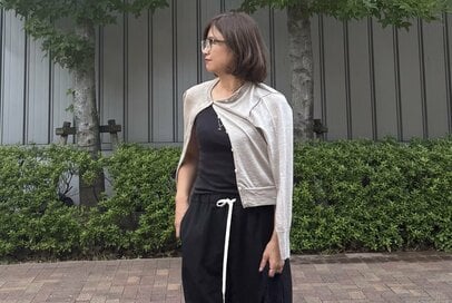 ユニクロ・無印良品の「カーディガンコーデ」3選。50代が使いやすい色、デザインは？