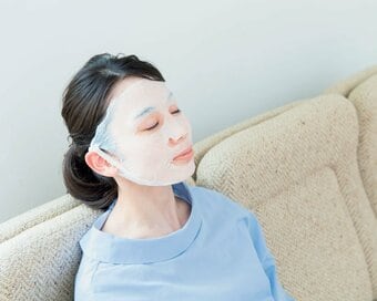 100均の「やみつき」美容アイテムをESSE読者が体験！こんにゃくパフの実力は？