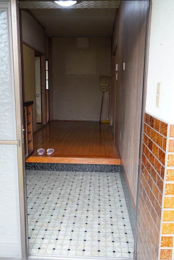 リフォーム前の玄関の段差