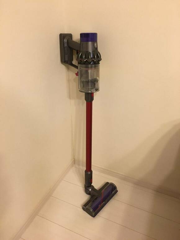 角にダイソンのコードレスクリーナー