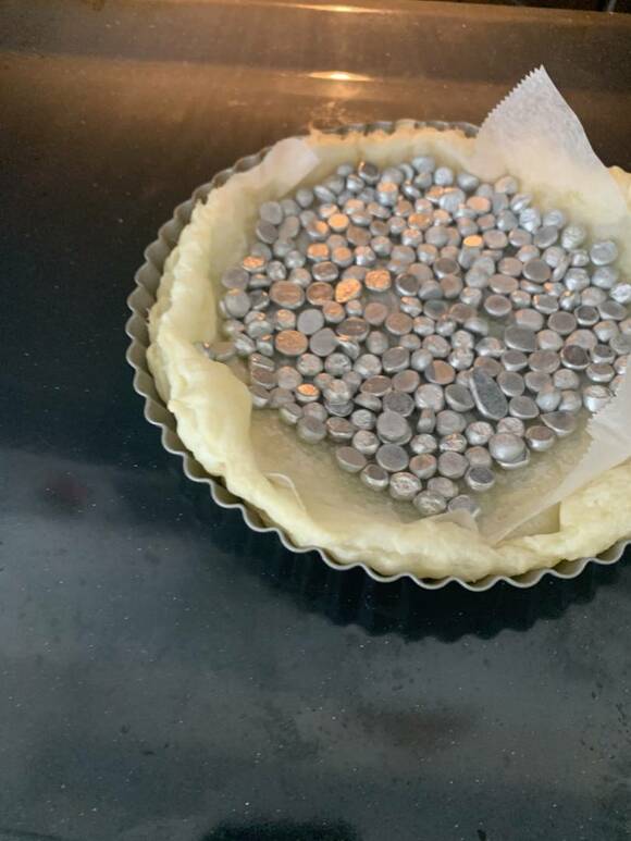 パイシートの上にストーン