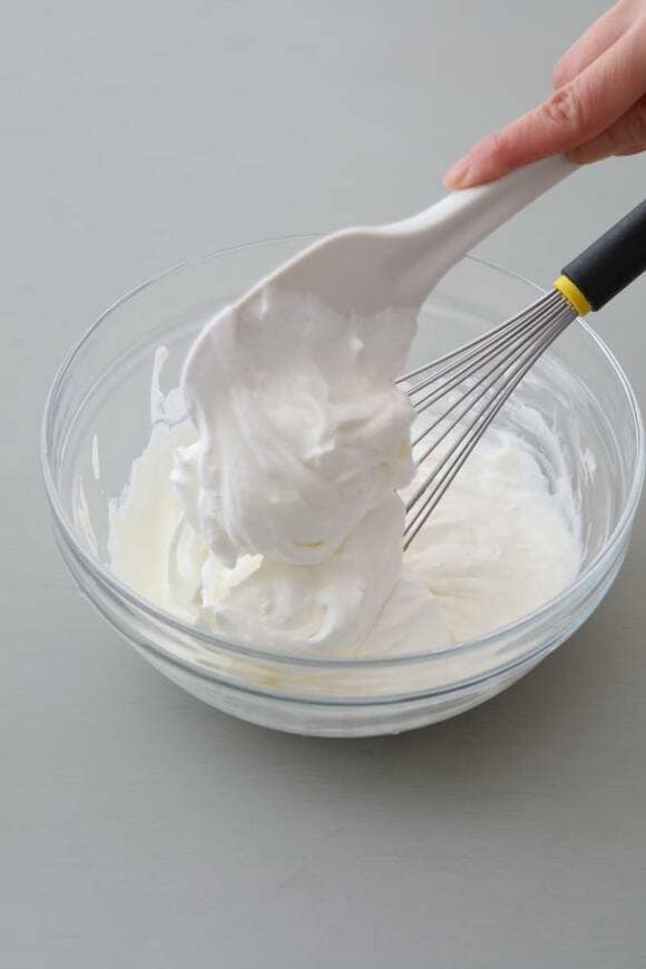 泡立て器で均一になるまで混ぜる