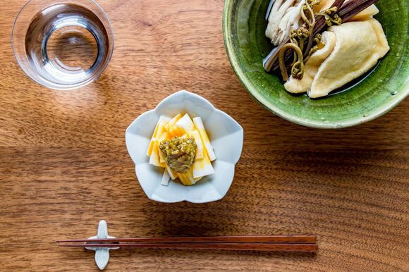 白百合をかたどった小鉢