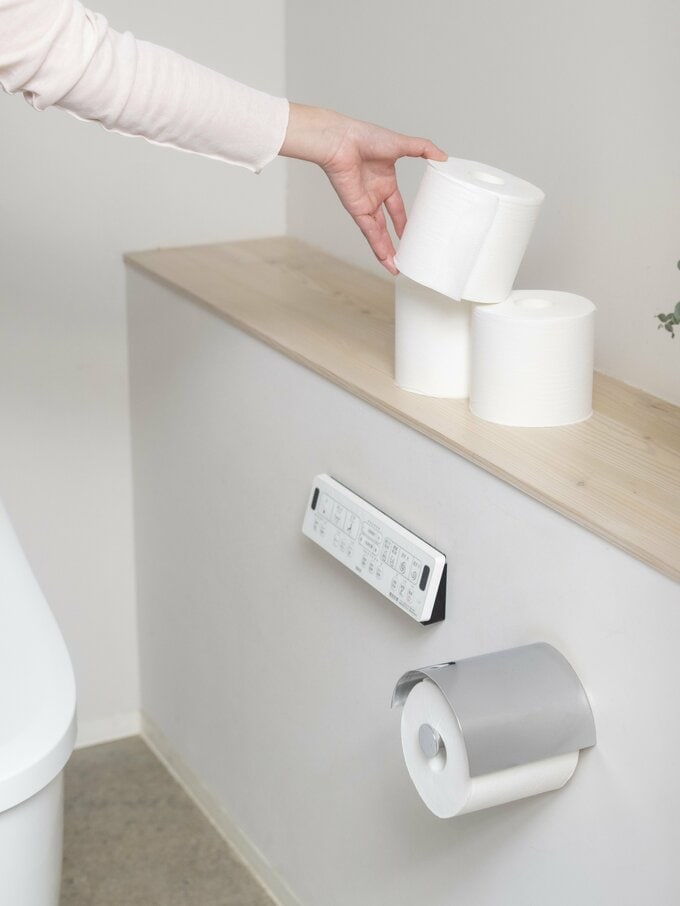 トイレットロールを積み重ねる