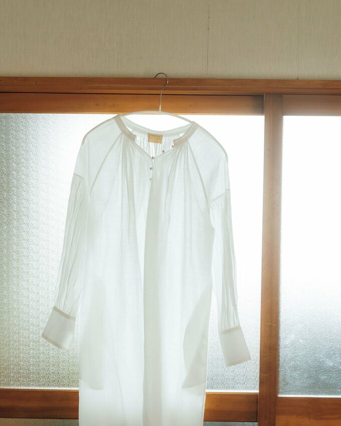 白シャツ