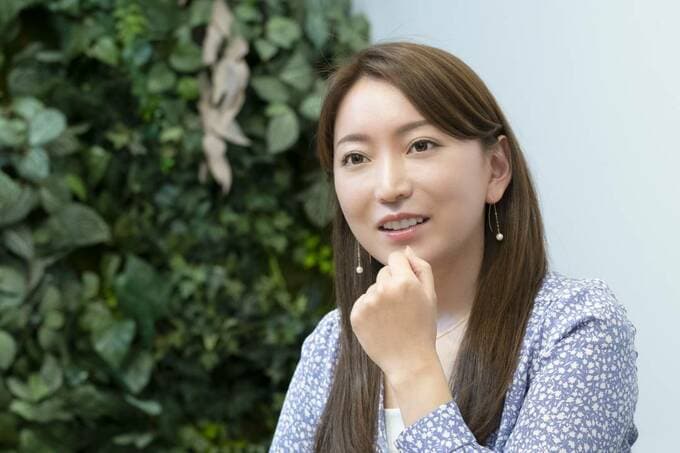 加藤綾菜さん正面