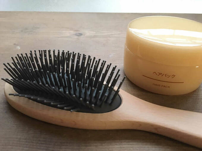 濃いグレーのブラシ