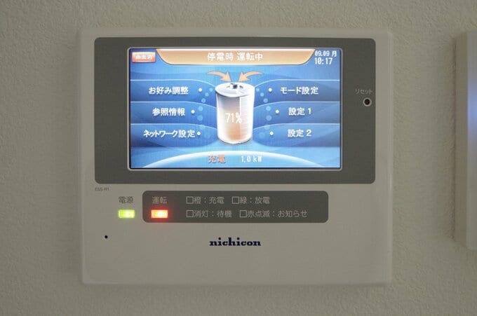 蓄電池の操作パネル