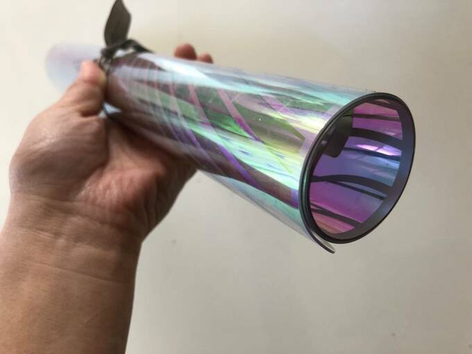 丸めたシートタイプのEMS機器