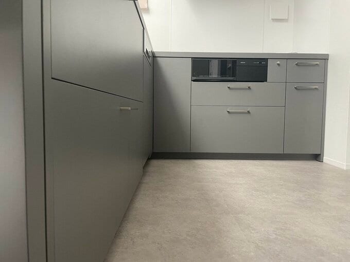 L型キッチンの収納部分