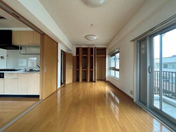 家具の置かれていないマンションの一室