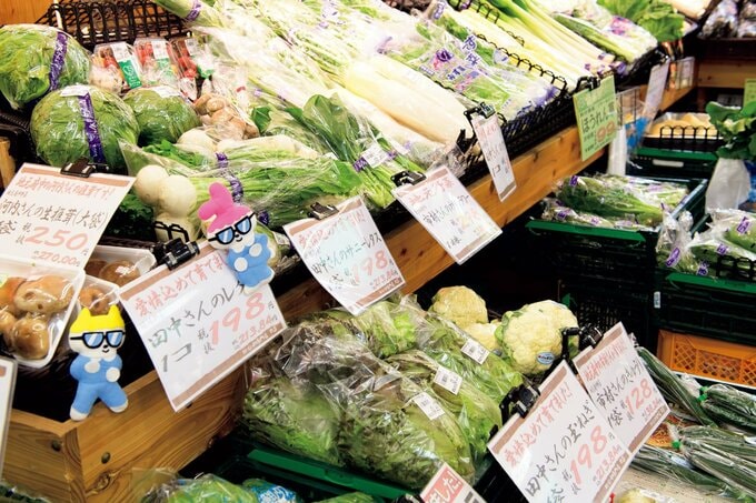 スーパーマーケットの野菜売り場
