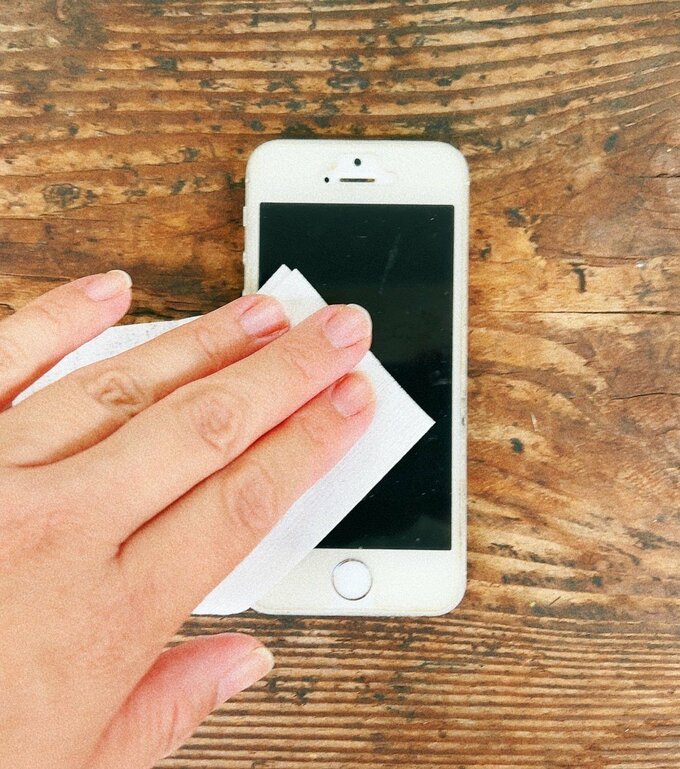 スマホの画面もきれいに拭けます