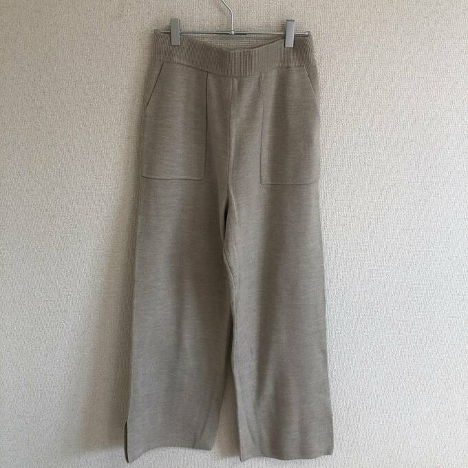 GUのワイドストレートニットパンツ