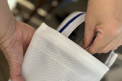 上履きを「手洗い」と「洗濯機」で洗って比較。想像よりきれいで時短に！