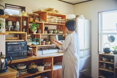 築35年・3人暮らし「心地よい部屋づくり」のヒント。好きなカフェグッズは目に入るところに置く