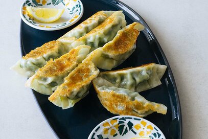 春菊とレモンが香る絶品「ギョーザ」。余らせがちな食材が大活躍＜長谷川あかりさんレシピ＞　