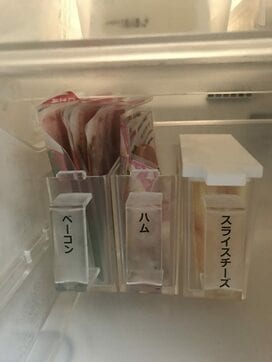 冷蔵庫にこの100均グッズ！ハムやチーズは立てて収納