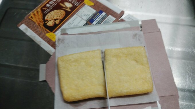 紙箱をまな板代わりに