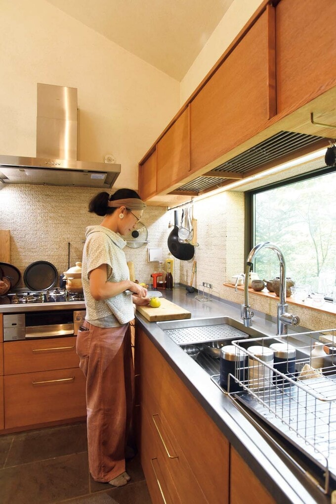 壁づけのキッチン