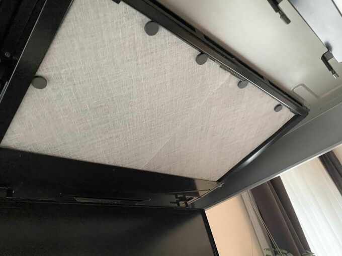 キッチンのレンジフードにフィルターを設置