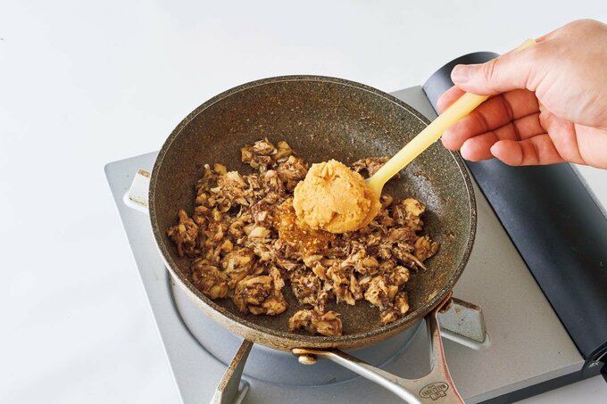 風味とコクのあるみそで味つけ