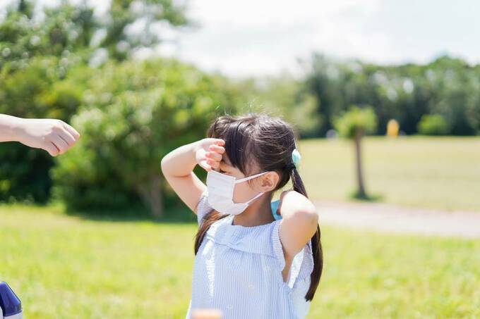 マスクをしている子ども