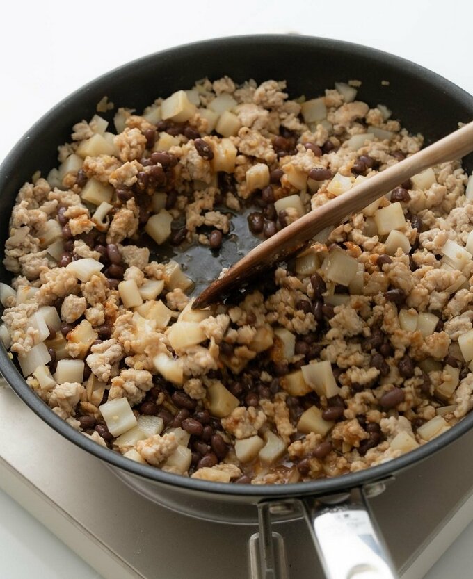 あずきはあとから加えるとくずれにくい。